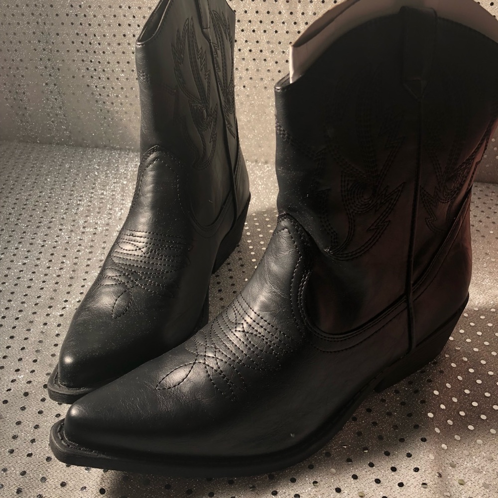 boots - Picture 2 of 5